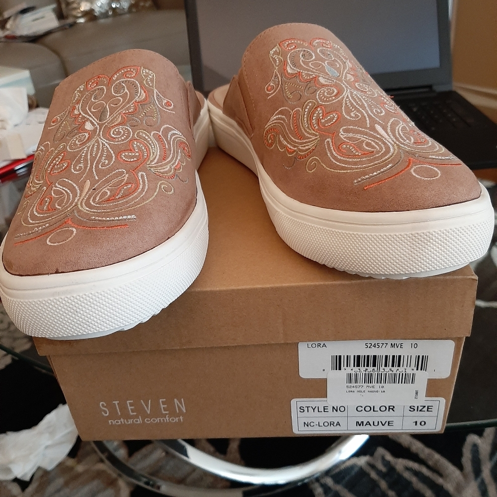 Ladies shoes
